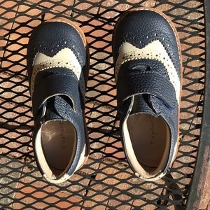 Elephantito Toddler Size 10 Blue and Beige Oxford